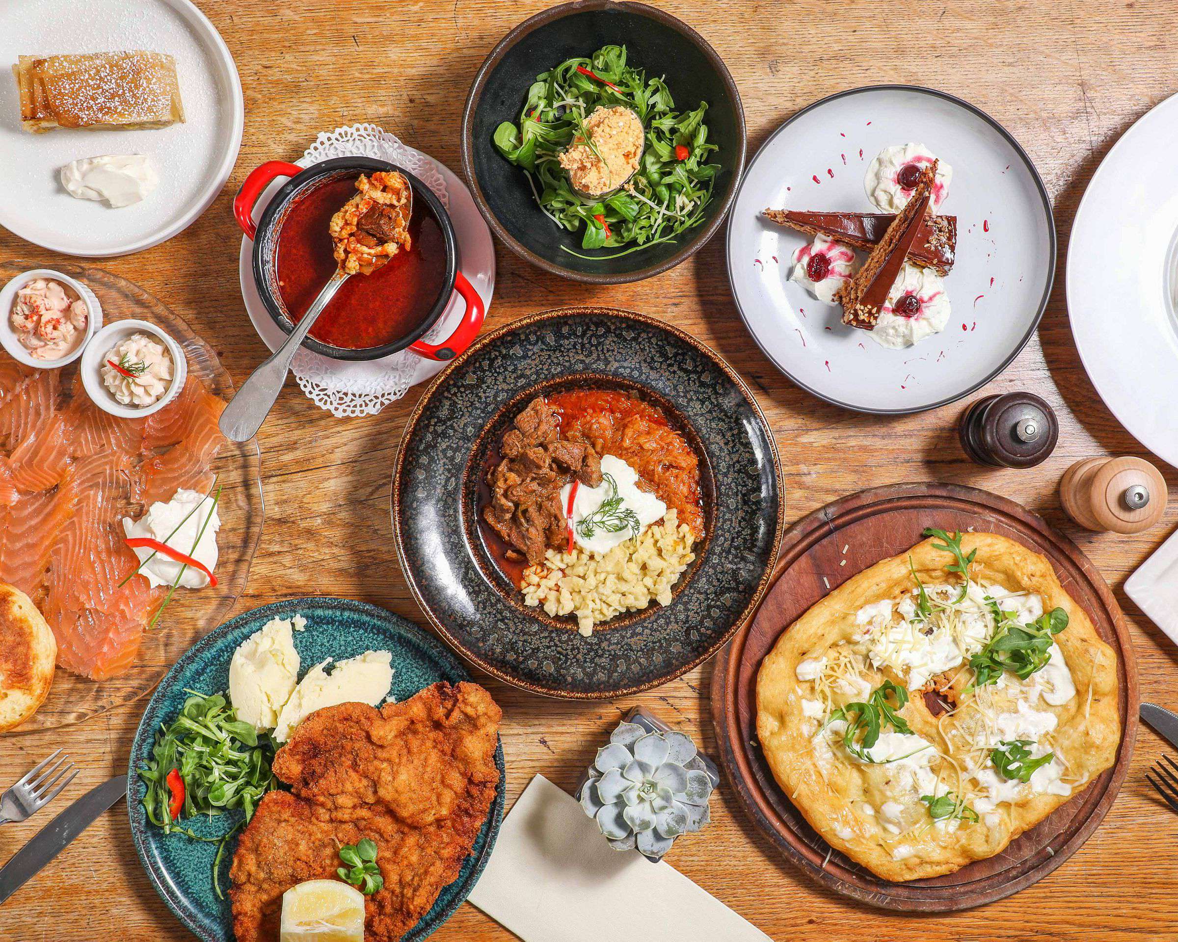 Le Paprika Restaurant Hongrois Brasserie Française Paris.